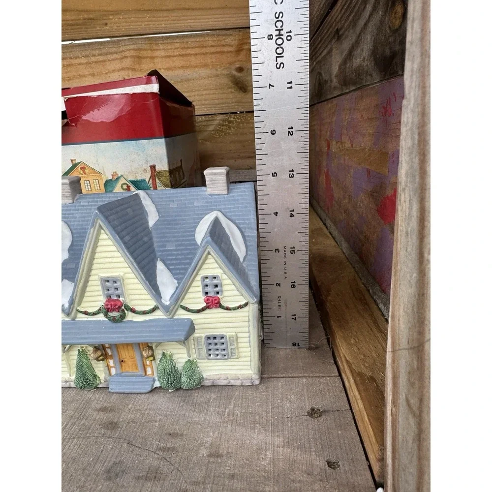 Vintage Christmas Lemax Dickensvale Village ~‎ YELLOW HOUSE 2 STORY ~ In box